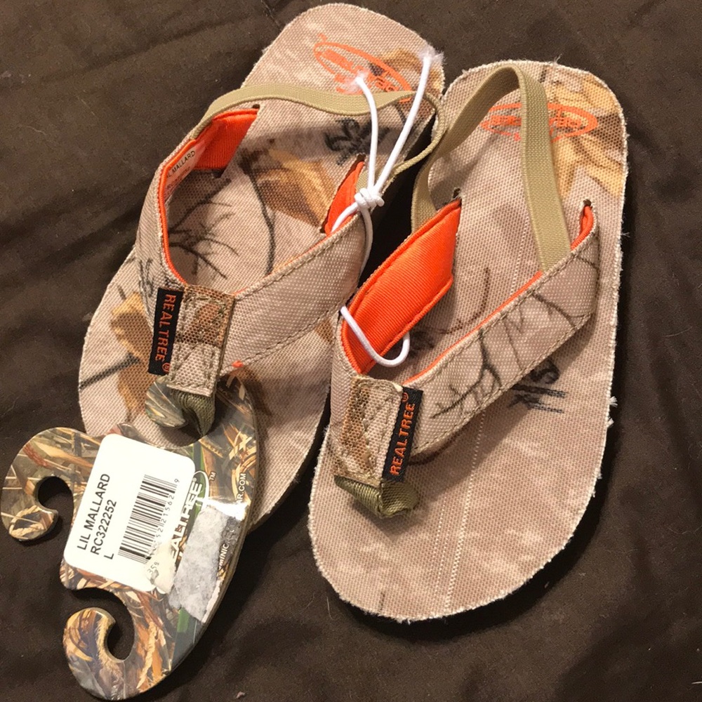 Realtree Camo flip flops